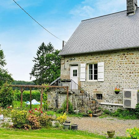 Awesome Home In Saint-Sever-Calvados With Kitchen ภายนอก รูปภาพ