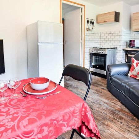 Awesome Home In Saint-Sever-Calvados With Kitchen ภายนอก รูปภาพ
