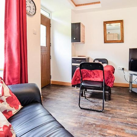 Awesome Home In Saint-Sever-Calvados With Kitchen ภายนอก รูปภาพ