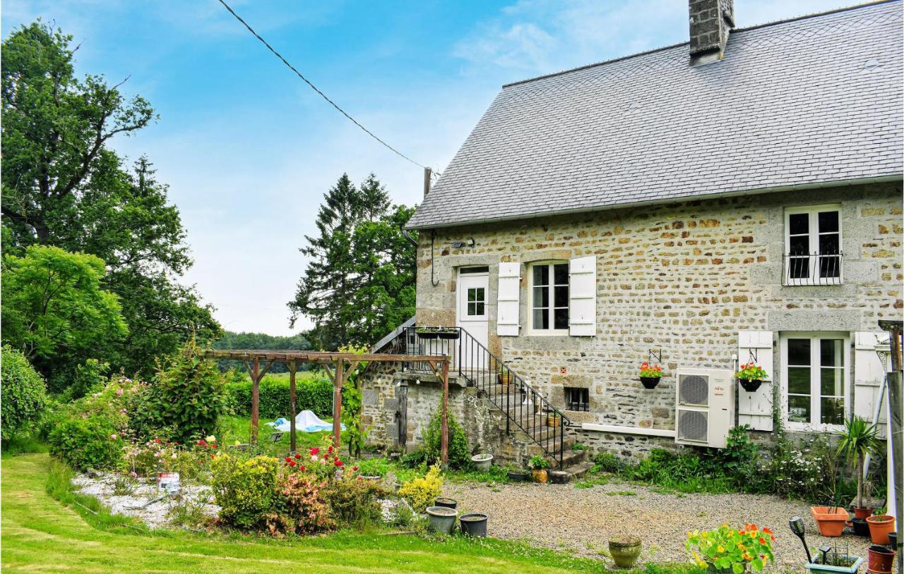 Awesome Home In Saint-Sever-Calvados With Kitchen ภายนอก รูปภาพ
