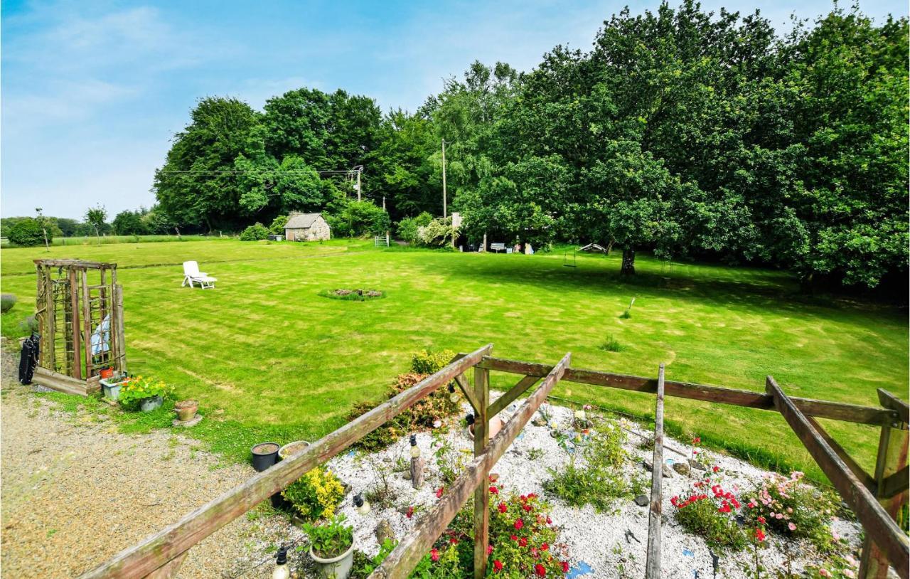 Awesome Home In Saint-Sever-Calvados With Kitchen ภายนอก รูปภาพ