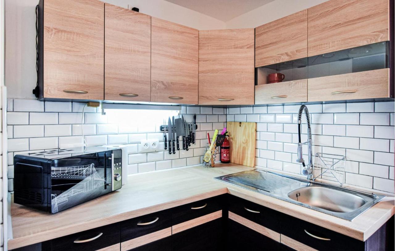 Awesome Home In Saint-Sever-Calvados With Kitchen ภายนอก รูปภาพ