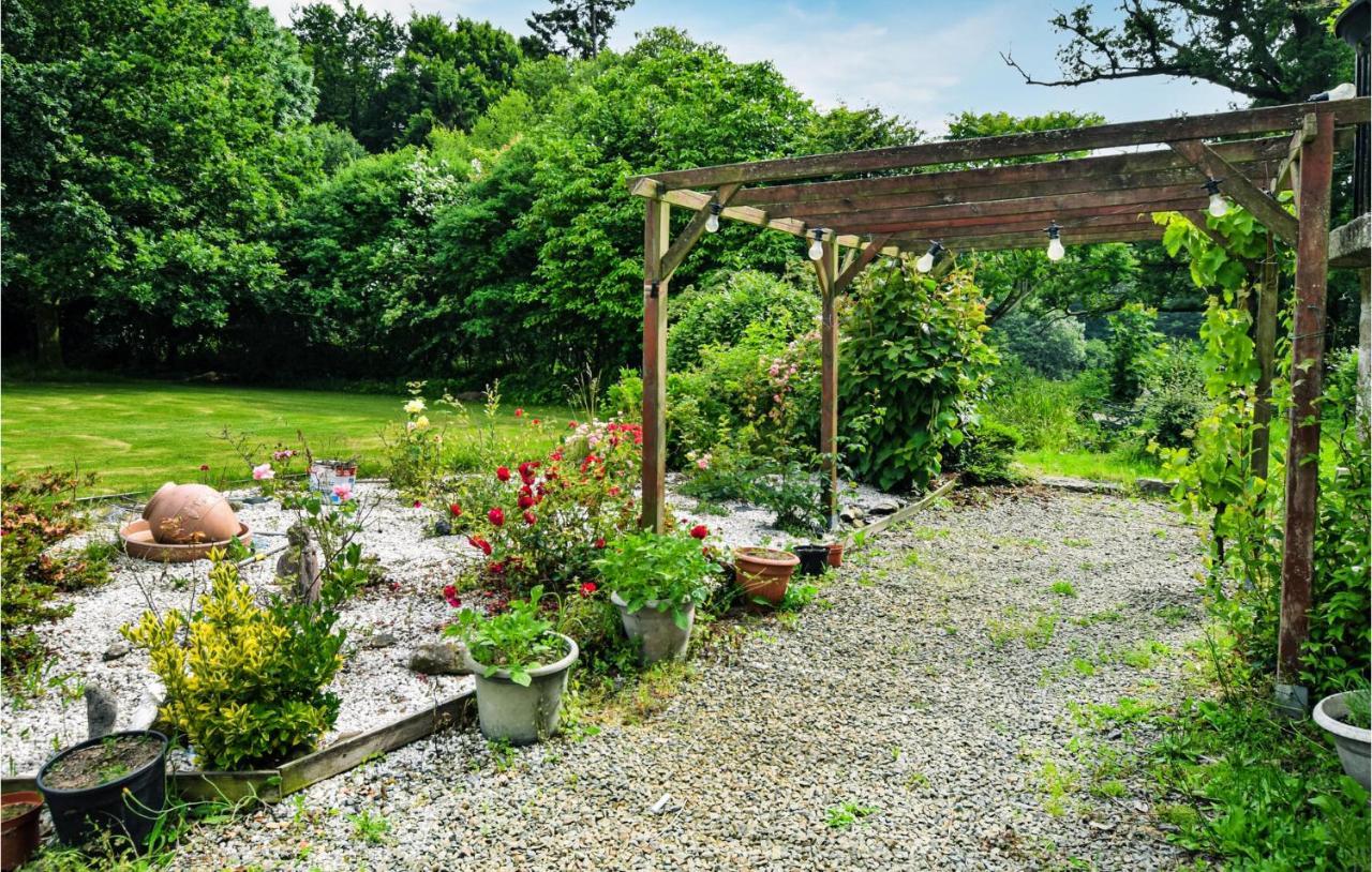 Awesome Home In Saint-Sever-Calvados With Kitchen ภายนอก รูปภาพ