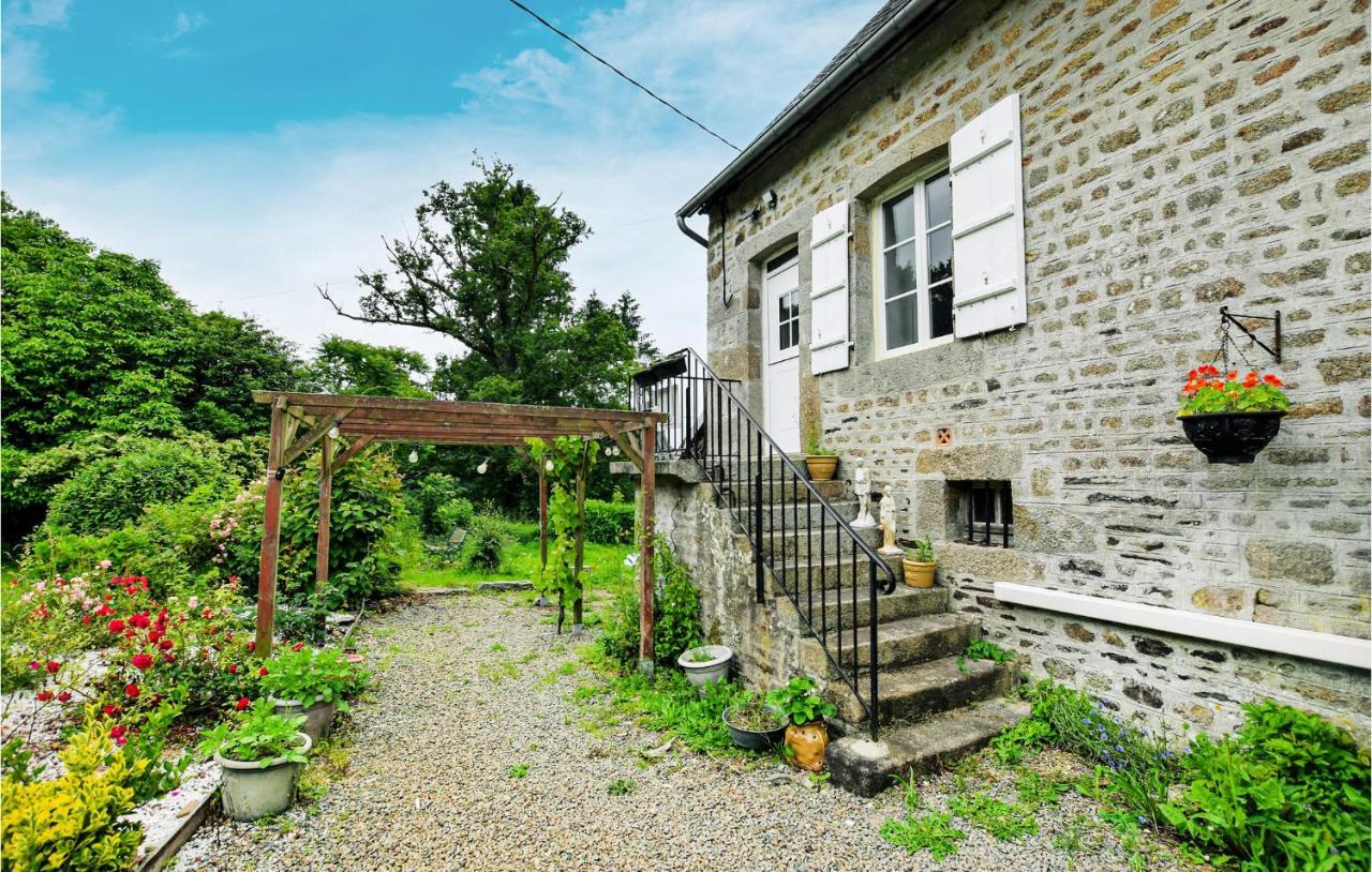 Awesome Home In Saint-Sever-Calvados With Kitchen ภายนอก รูปภาพ