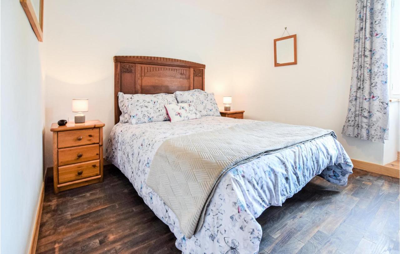 Awesome Home In Saint-Sever-Calvados With Kitchen ภายนอก รูปภาพ
