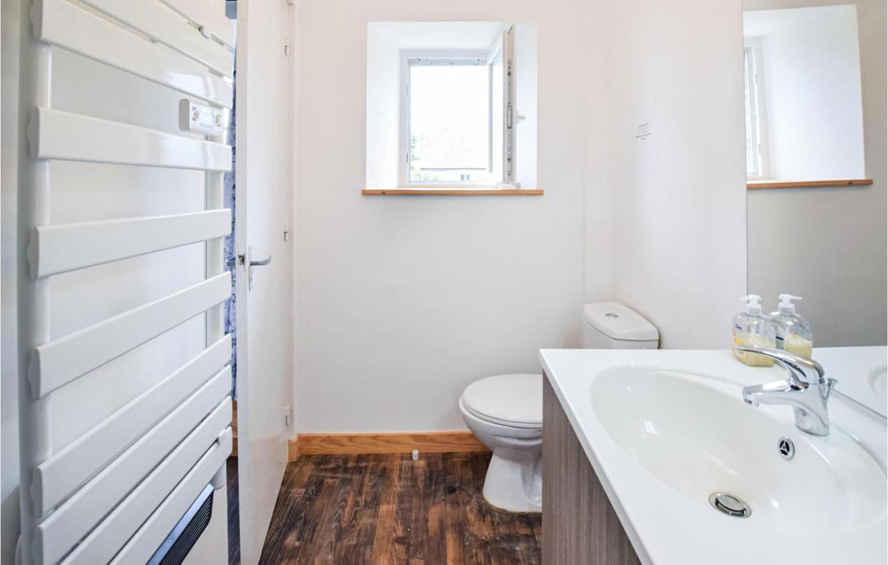 Awesome Home In Saint-Sever-Calvados With Kitchen ภายนอก รูปภาพ